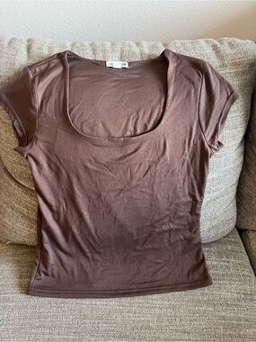 Women's Scoop Neck Short Sleeve Tee in Chocolate Brown